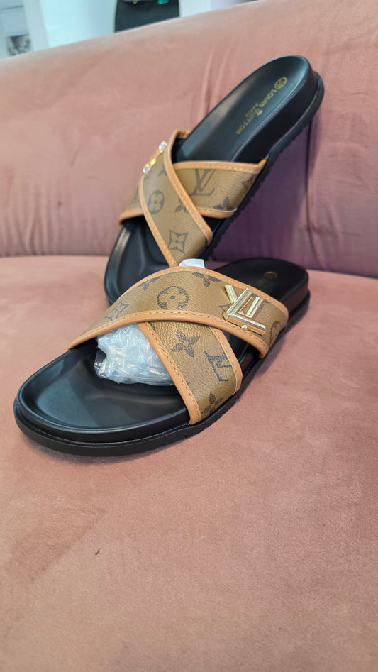 Sandales Croisées Élégantes