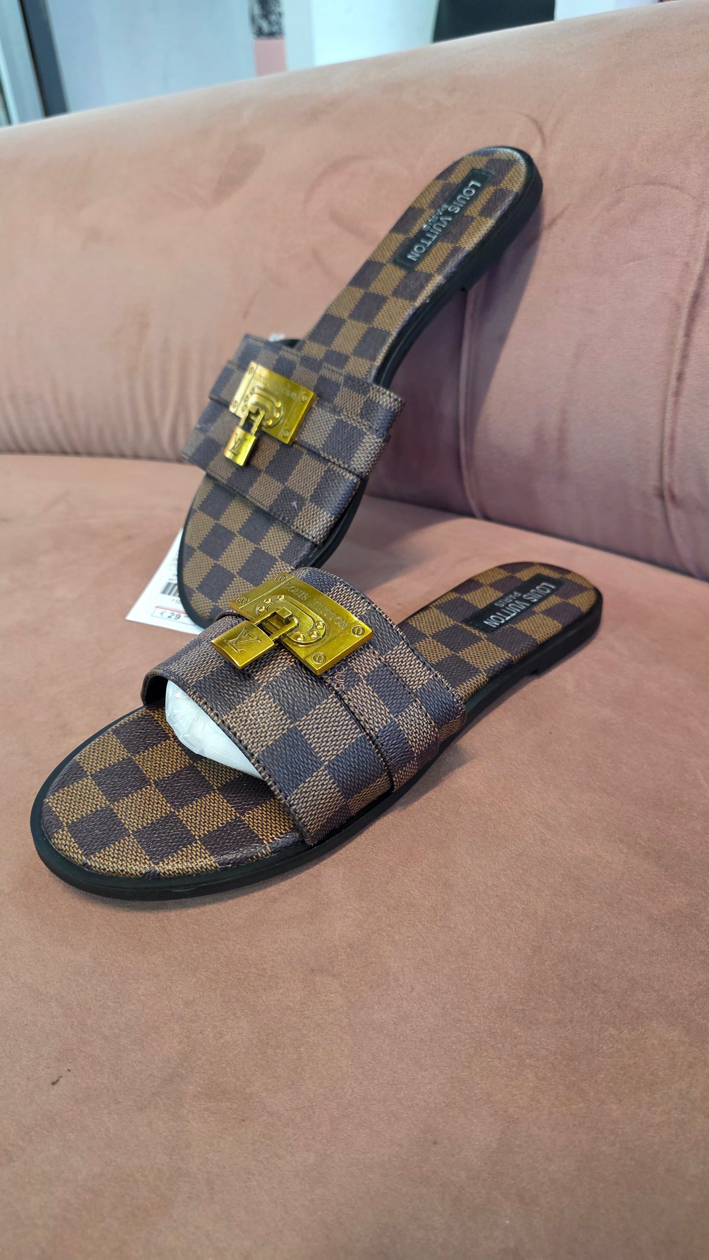 Sandales Motif Damier avec Boucle Dorée